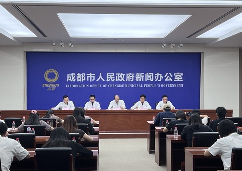 成都：：：走超大都会城乡融合生长、、“三农”现代化建设新路